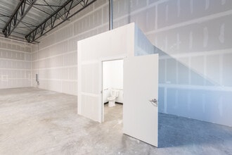 5718 W 3500 South, West Valley, UT for lease Interior Photo- Image 2 of 2