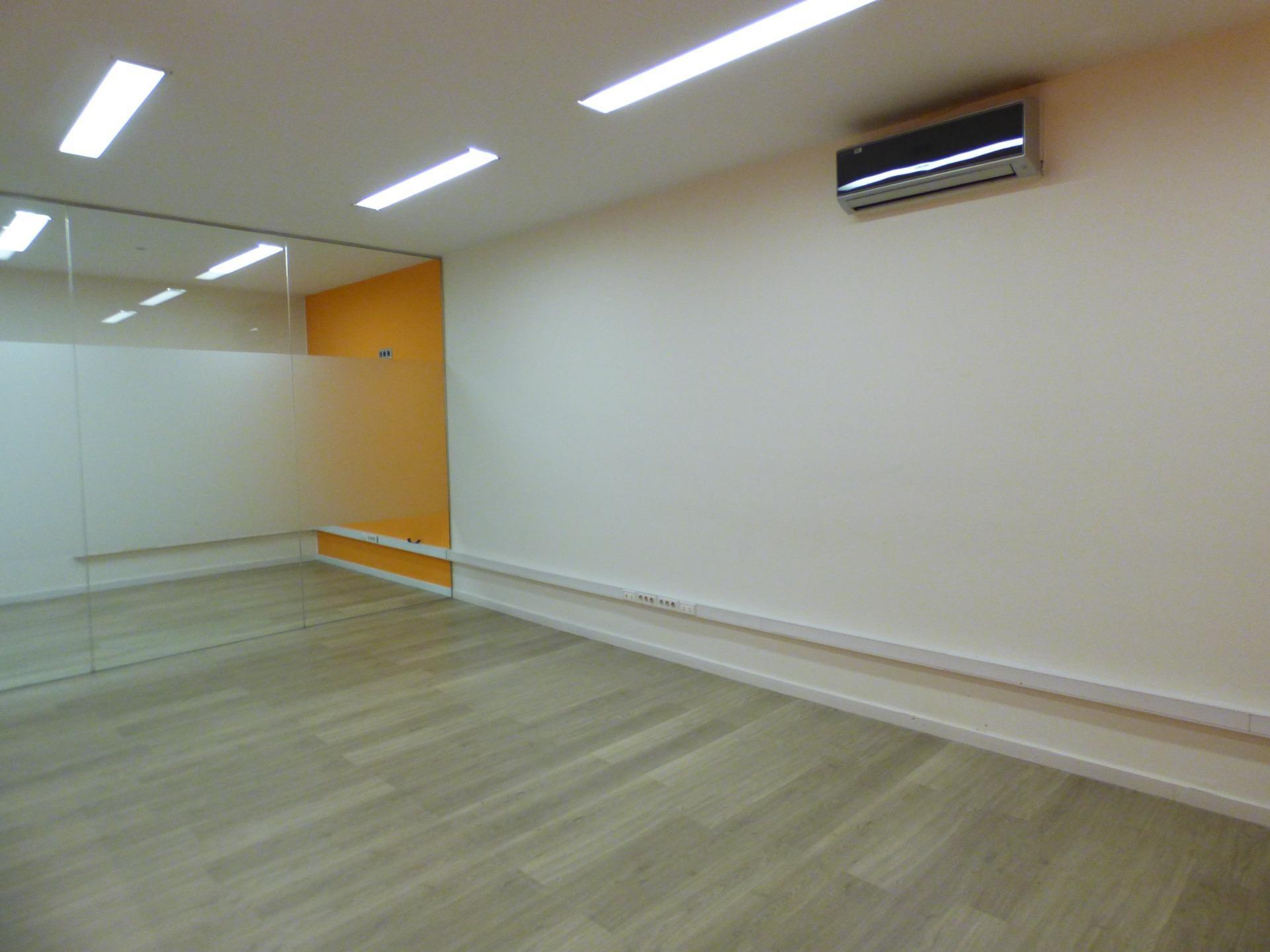 Retail in Manresa, Barcelona for lease Building Photo- Image 1 of 11