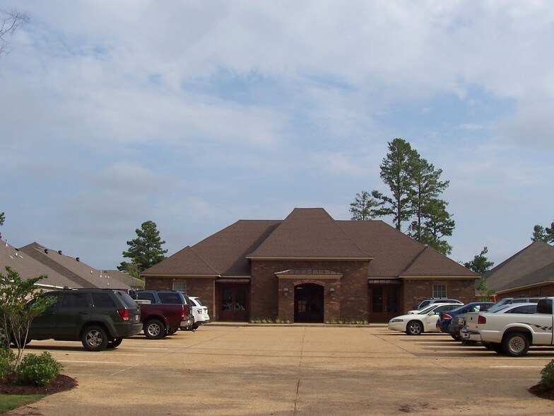540 Keyway Dr, Flowood, MS à louer - Photo du bâtiment - Image 2 de 3