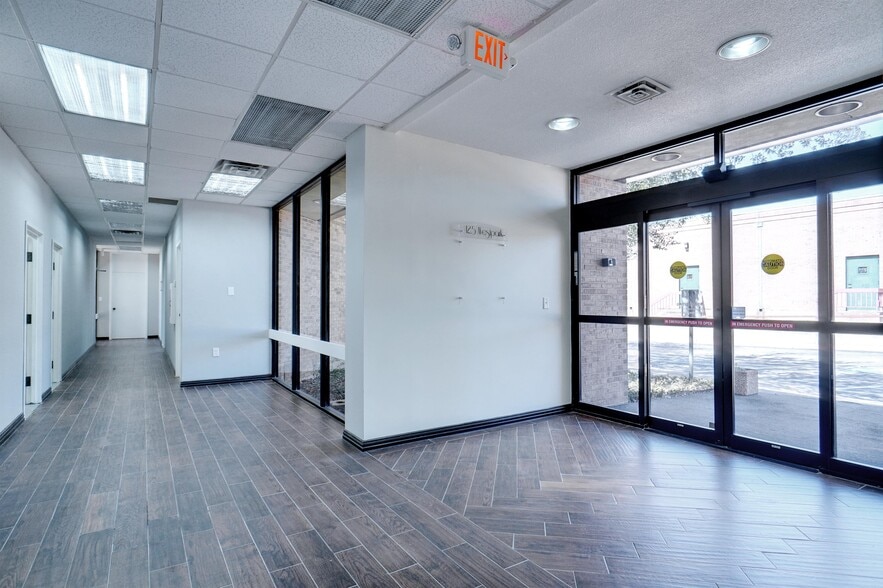 425 Westpark Way, Euless, TX for lease - Interior Photo - Image 1 of 15