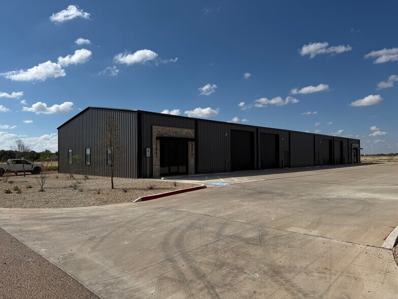 8810 Valencia Ave, Lubbock, TX à louer - Photo du bâtiment - Image 2 de 5