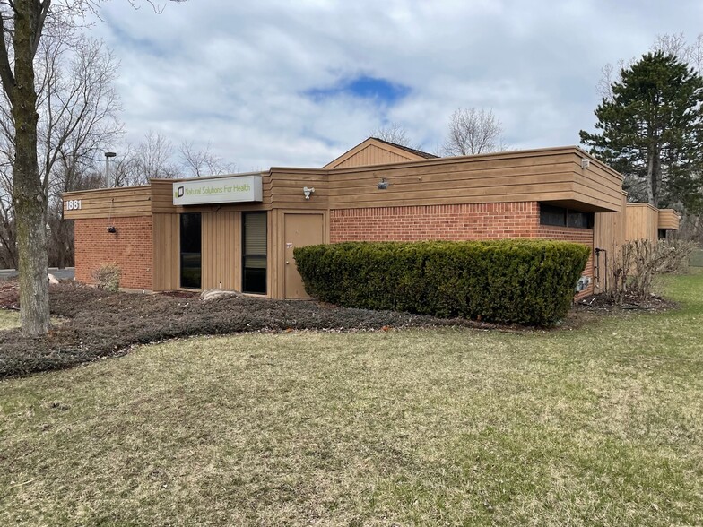 1881 Pontiac Trail, Walled Lake, MI for sale - Building Photo - Image 2 of 3