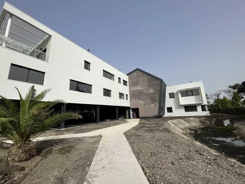 Office in Mérignac for lease - Building Photo - Image 1 of 5