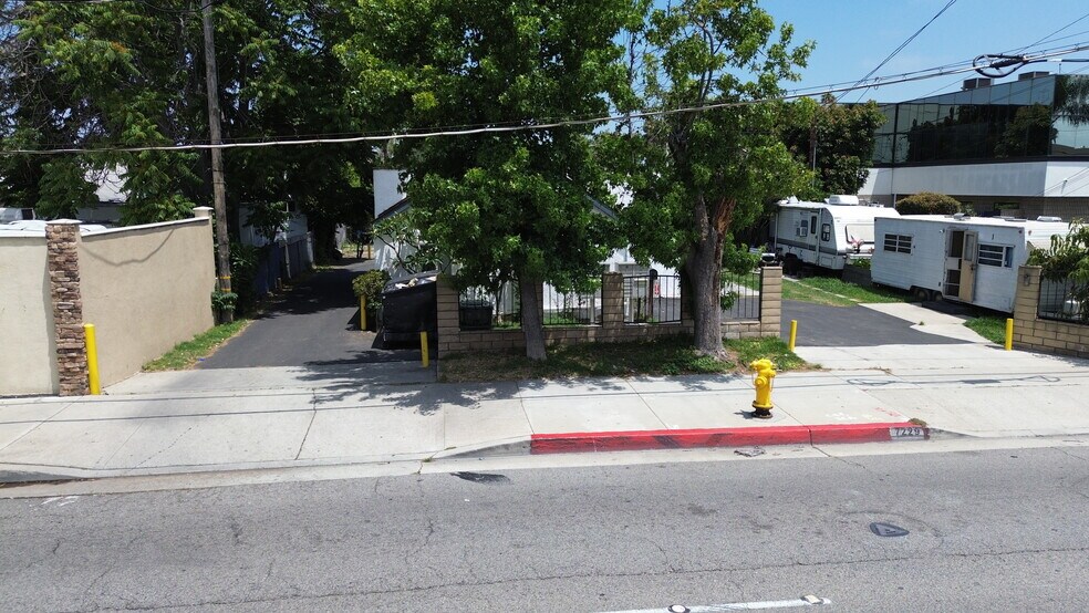 7233 Somerset Blvd, Paramount, CA à vendre - Photo du bâtiment - Image 3 de 29