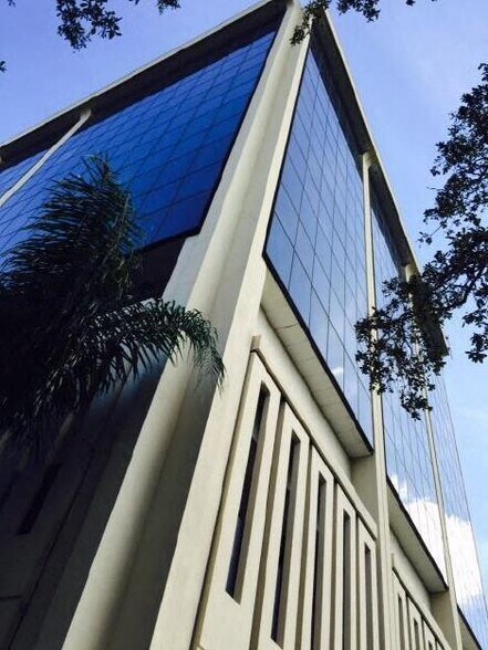 2633 Napoleon Ave, New Orleans, LA à louer - Photo du bâtiment - Image 3 de 9