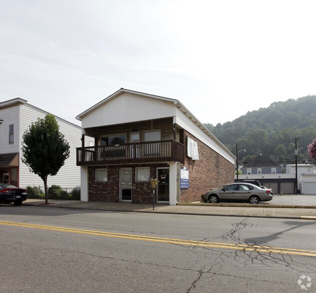 822 Main St, Follansbee, WV à vendre - Photo principale - Image 1 de 2