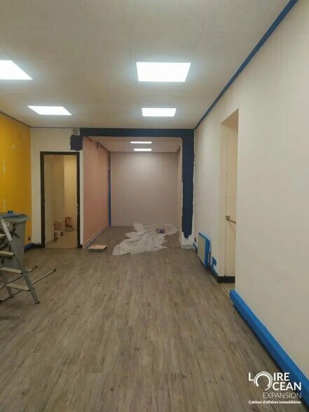 Commerce de détail dans Nantes à louer - Photo du bâtiment - Image 2 de 4