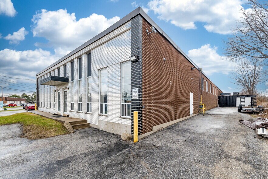 3130 Universal Dr, Mississauga, ON à louer - Photo du bâtiment - Image 3 de 26