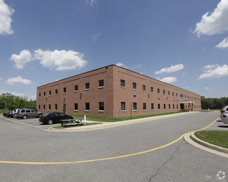 300 Biddle Ave, Newark, DE for lease - Building Photo - Image 1 of 5