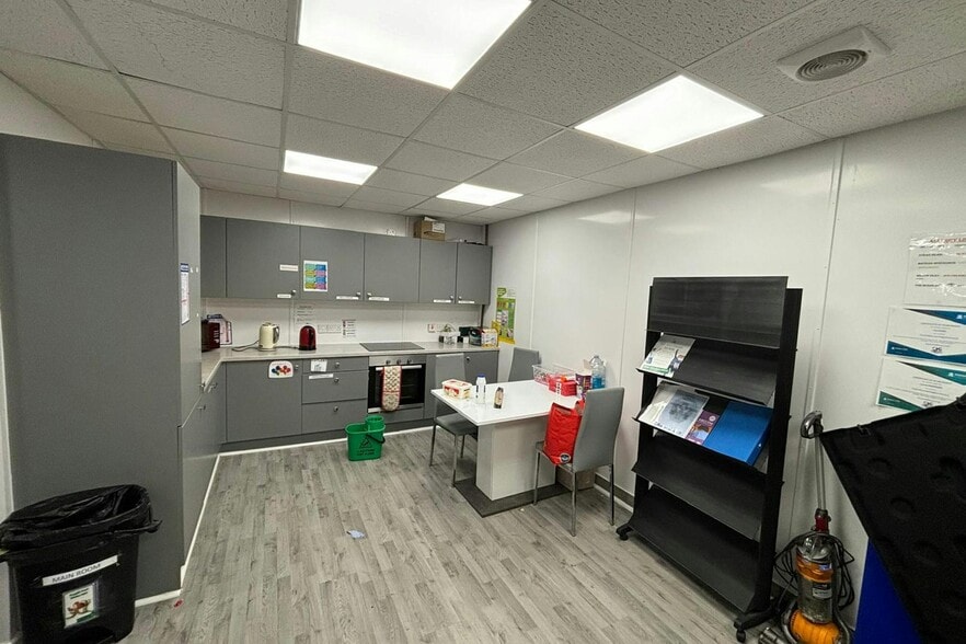 12 Kenilworth Crescent, Bearsden for sale - Interior Photo - Image 2 of 9