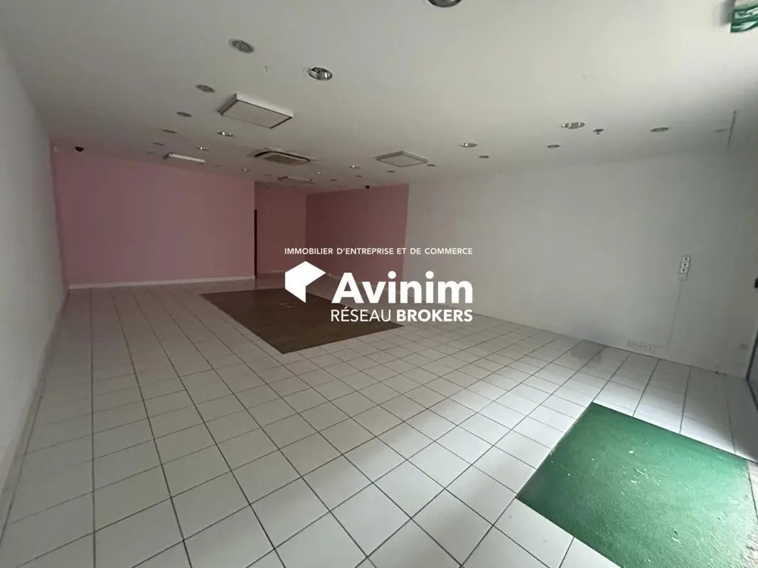 Retail in Colomiers for lease Interior Photo- Image 1 of 4