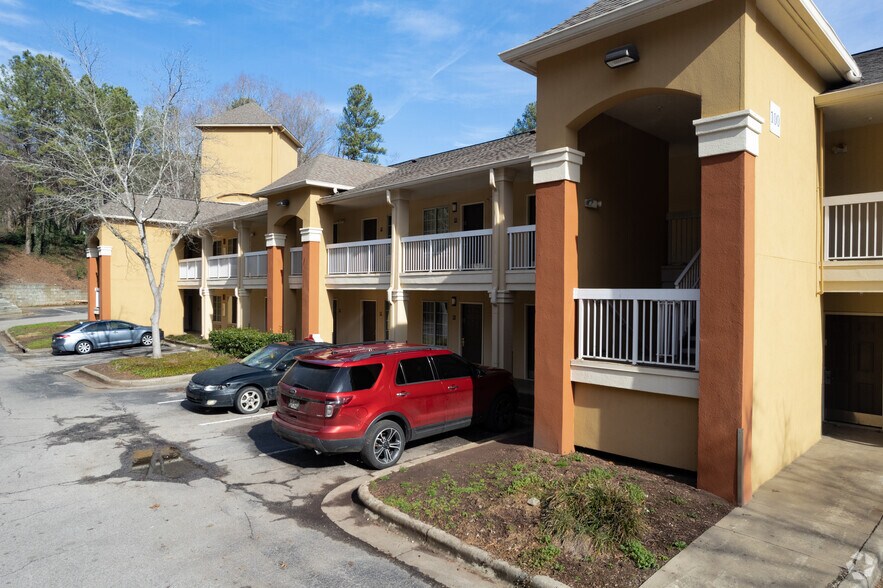 4810 Bluestone Dr, Raleigh, NC à vendre - Photo du bâtiment - Image 2 de 20