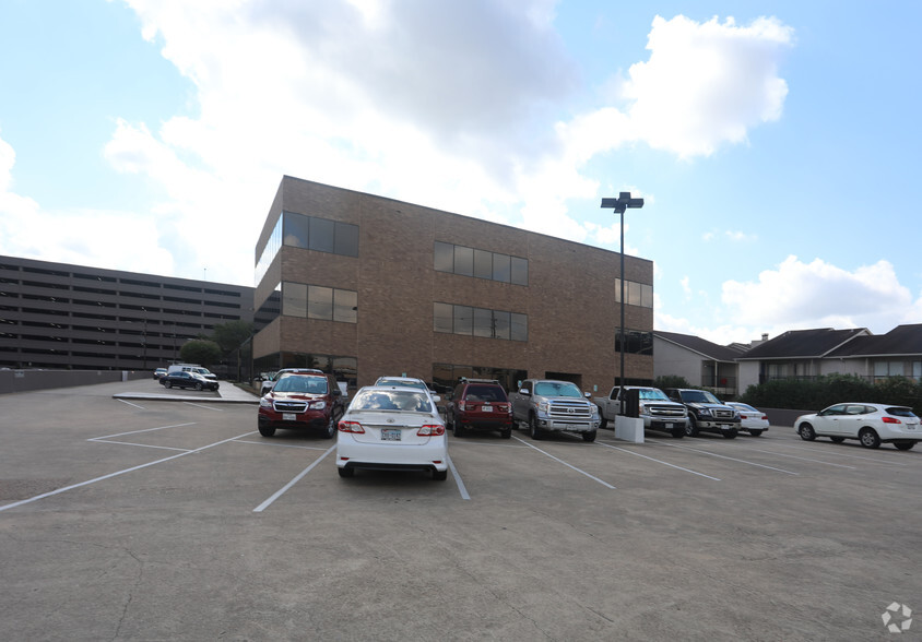 1800 Augusta Dr, Houston, TX for lease - Building Photo - Image 3 of 3