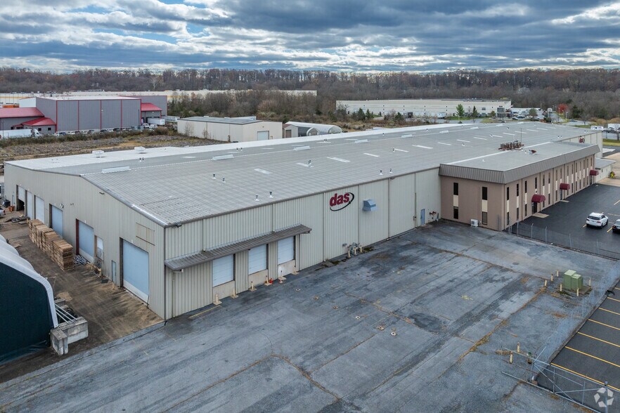 48 Industrial Rd, Elizabethtown, PA à louer - Photo du bâtiment - Image 2 de 6