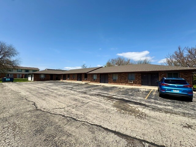 1331 Potomac Pl, Bourbonnais, IL à vendre - Photo du bâtiment - Image 2 de 6