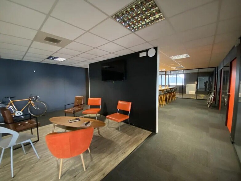 Office in Rennes for lease - Interior Photo - Image 2 of 7