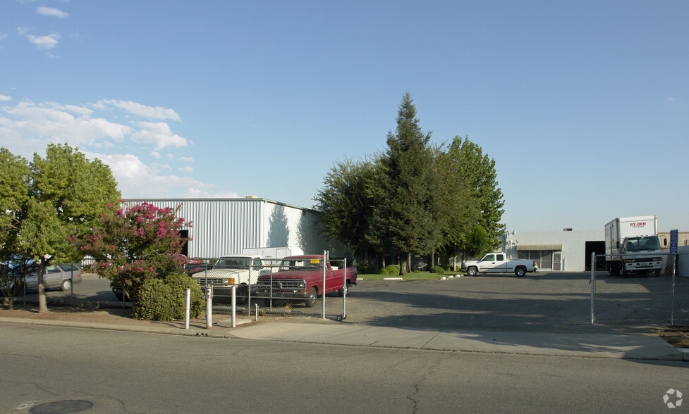 5629 E Westover Ave, Fresno, CA for lease - Building Photo - Image 3 of 6