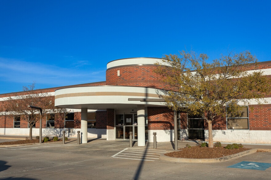 701 E Robinson St, Norman, OK for sale - Building Photo - Image 3 of 4