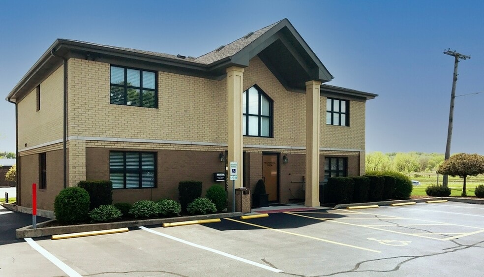 511 Eichler Dr, West Dundee, IL for lease - Primary Photo - Image 2 of 6