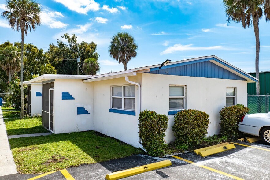 40 Willis Rd, North Fort Myers, FL à vendre - Photo du bâtiment - Image 2 de 7