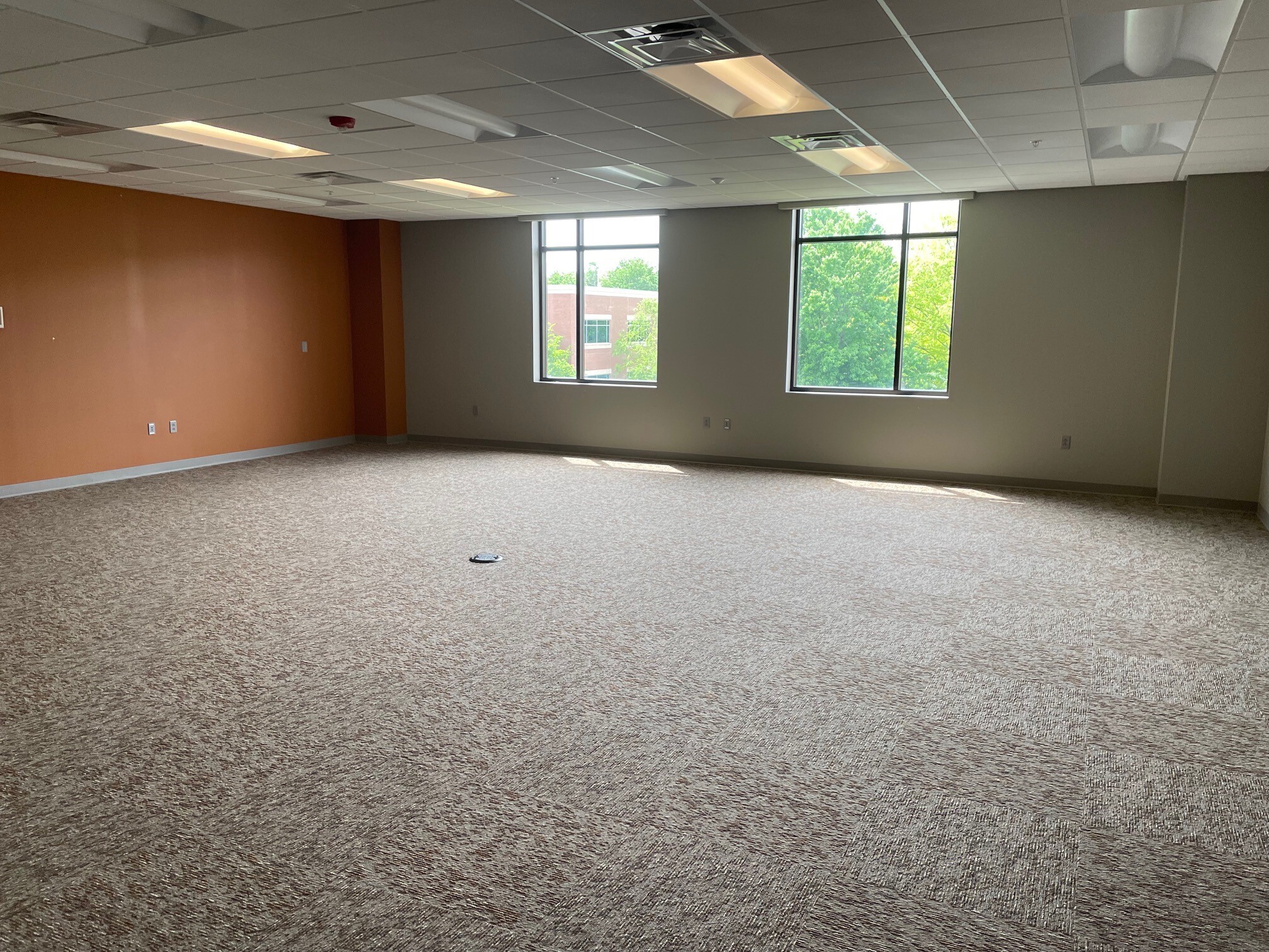 1415 Old Weisgarber Rd, Knoxville, TN for lease Interior Photo- Image 1 of 3