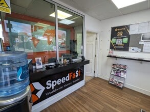 242 High St, Londres à louer Photo intérieure- Image 2 de 6