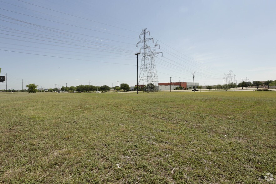 6254 Avenue K, Plano, TX à vendre - Photo du bâtiment - Image 2 de 2
