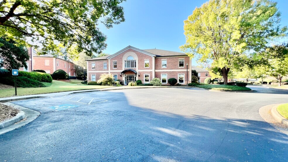 4080 McGinnis Ferry Rd, Alpharetta, GA à louer - Photo du bâtiment - Image 3 de 19
