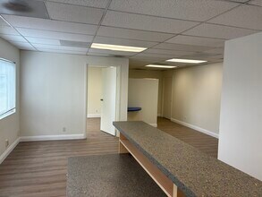 8345 Reseda Blvd, Northridge, CA à louer Photo intérieure- Image 2 de 5