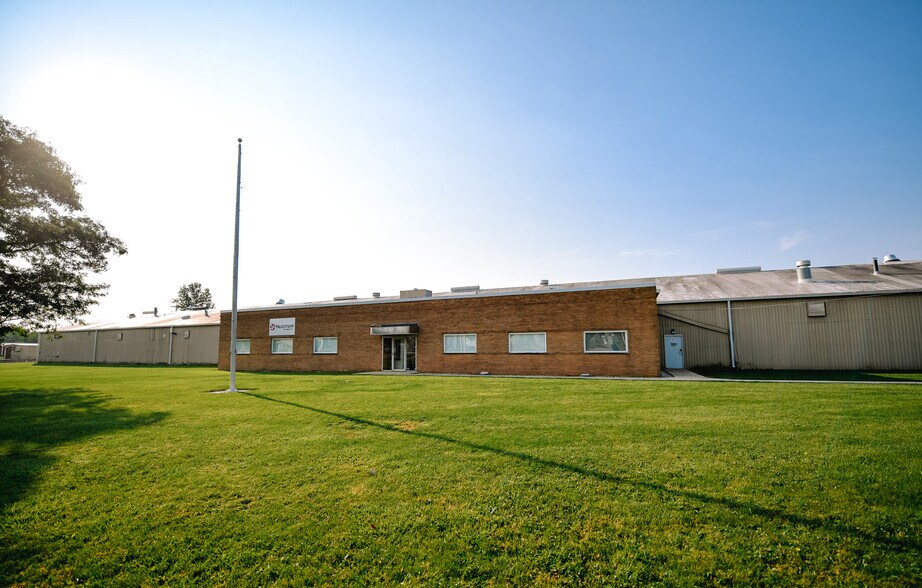 211 W Geneva St, Dunkirk, OH à vendre - Photo du bâtiment - Image 1 de 42