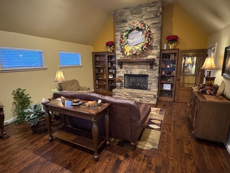 6964 S 69th East Ave, Tulsa, OK for sale - Interior Photo - Image 1 of 15