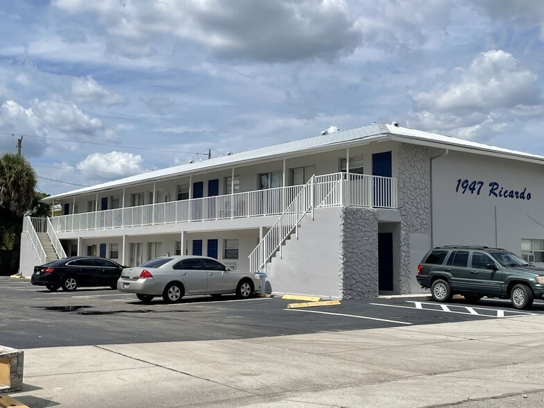 1947 Ricardo Ave, Fort Myers, FL for sale - Building Photo - Image 2 of 17