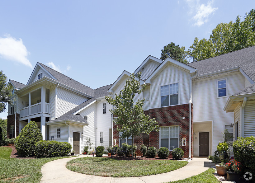 12203 Strickland Rd, Raleigh, NC à vendre - Photo principale - Image 1 de 1