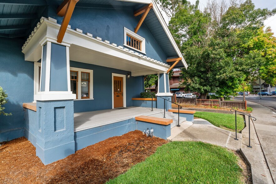 1313 College Ave, Santa Rosa, CA à vendre - Photo du bâtiment - Image 2 de 28