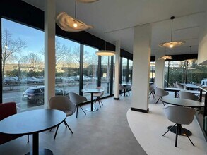 1 Rue Stephenson, Montigny-le-Bretonneux à louer Photo intérieure- Image 2 de 4