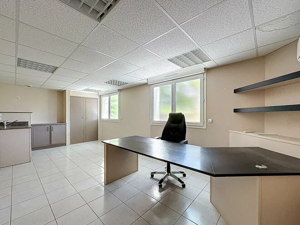 Office in Mions for sale Interior Photo- Image 1 of 12