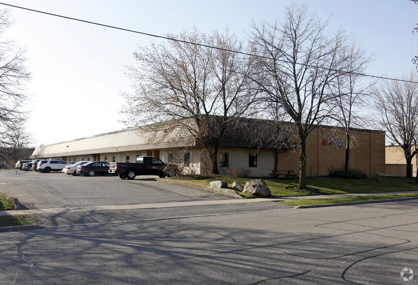 570 Orwell St, Mississauga, ON for lease - Primary Photo - Image 1 of 2