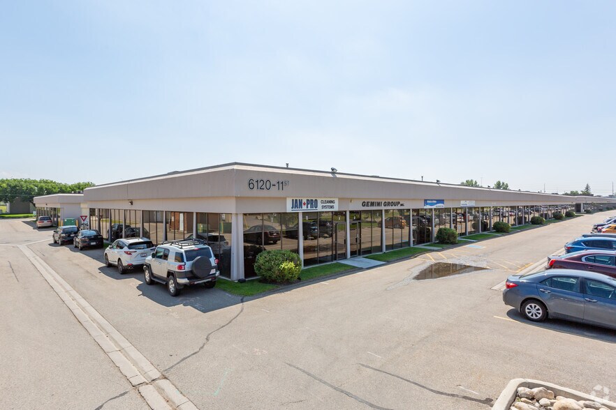 6120 11th St SE, Calgary, AB à vendre - Photo principale - Image 1 de 1