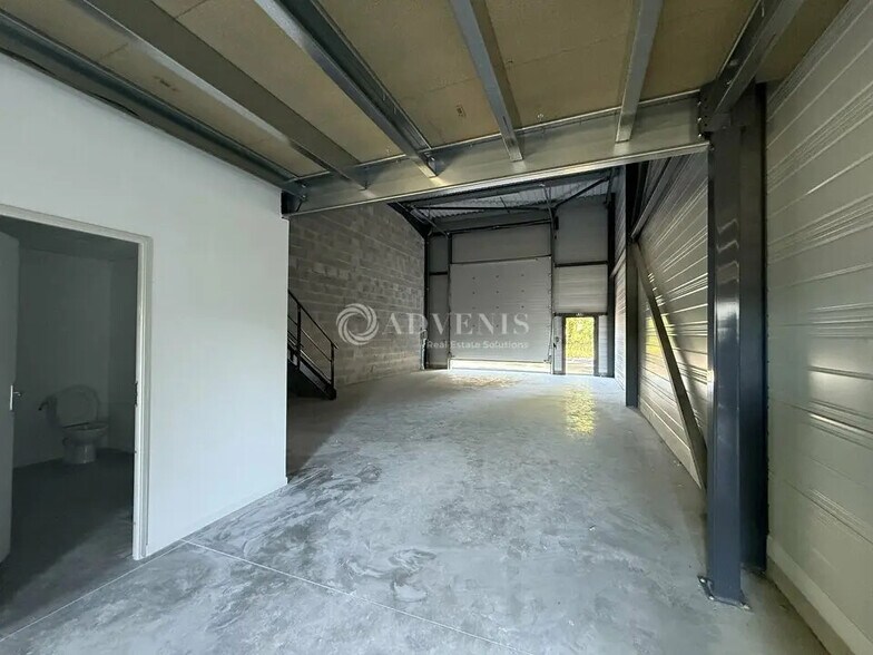 Flex in Charvieu-Chavagneux for lease - Interior Photo - Image 3 of 11