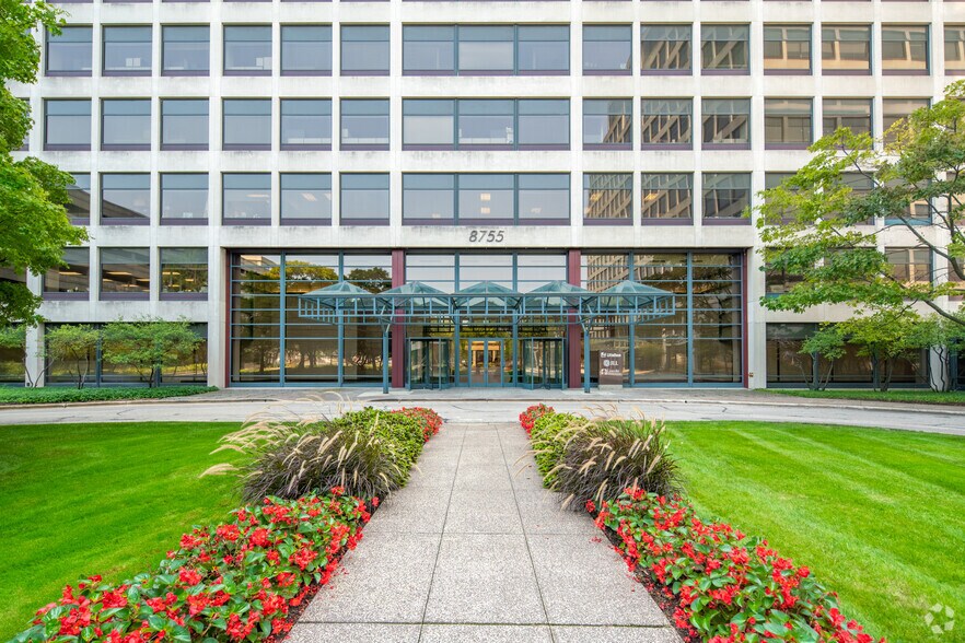 8725 W Higgins Rd, Chicago, IL à louer - Photo du bâtiment - Image 2 de 26