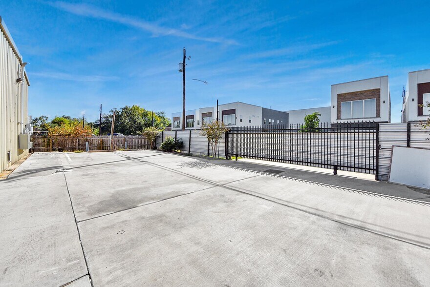 6549 W Tidwell Rd, Houston, TX à louer - Photo du bâtiment - Image 3 de 22