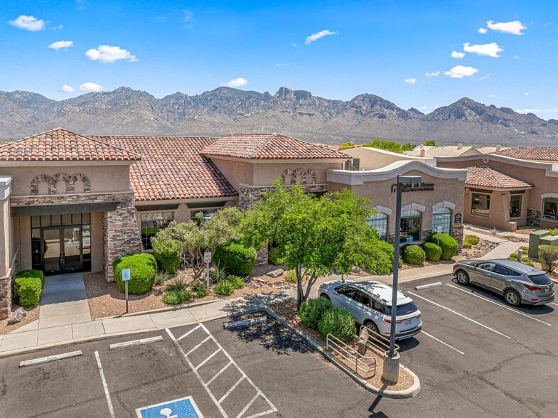 12480 N Rancho Vistoso Blvd, Oro Valley, AZ à vendre - Photo du bâtiment - Image 2 de 12