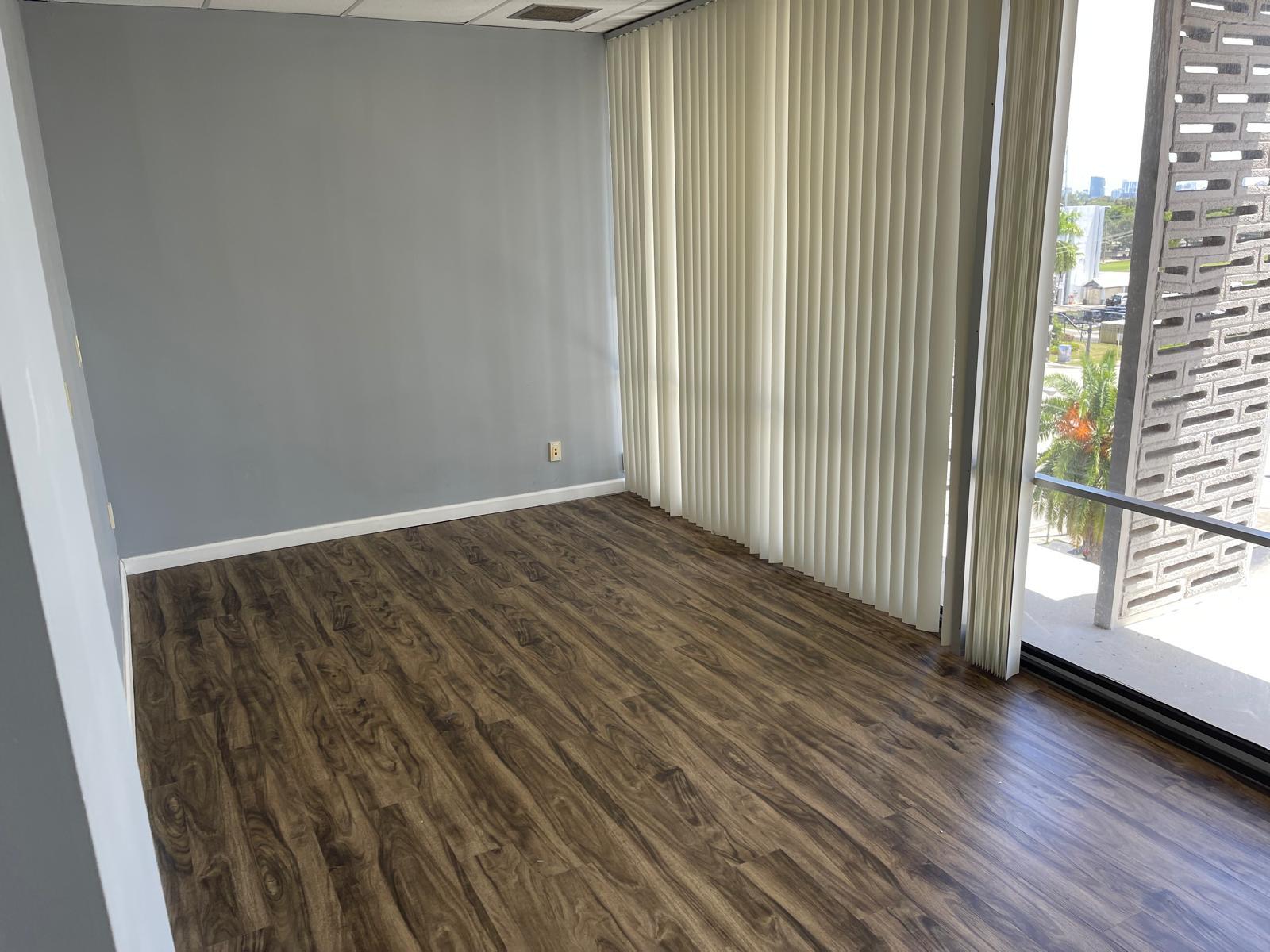 3325 Hollywood Blvd, Hollywood, FL for lease Interior Photo- Image 1 of 4