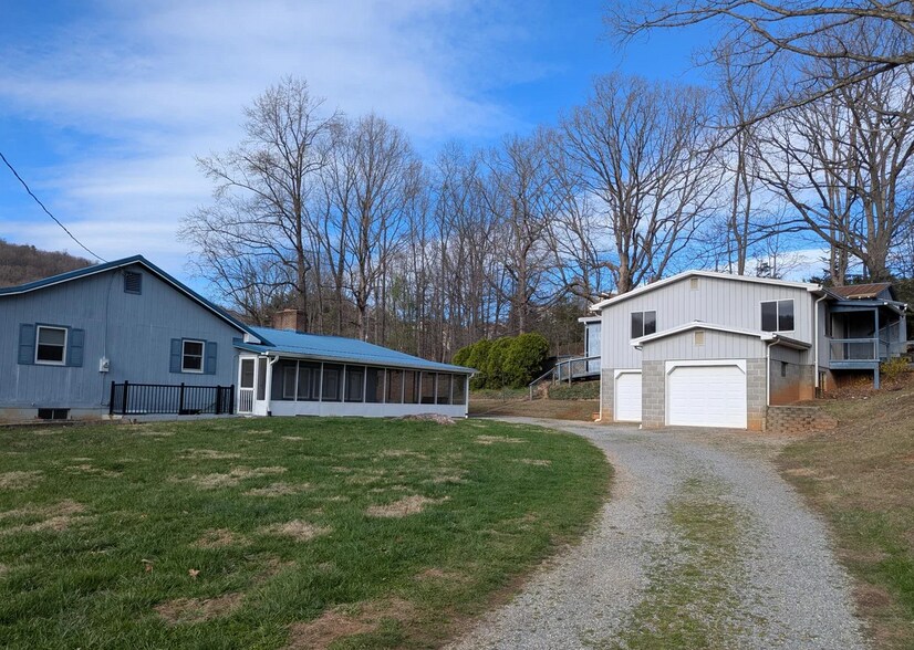 45 Meadow View Ave, Rocky Mount, VA à vendre - Photo du bâtiment - Image 3 de 4