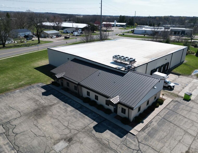 1028 Mulberry St, Lake Mills, WI for sale - Building Photo - Image 3 of 8