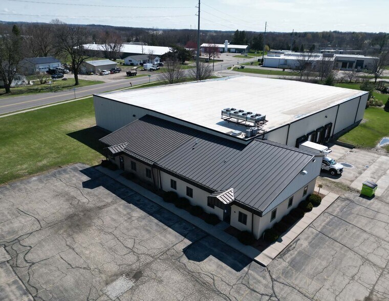 1028 Mulberry St, Lake Mills, WI à vendre - Photo du bâtiment - Image 3 de 8