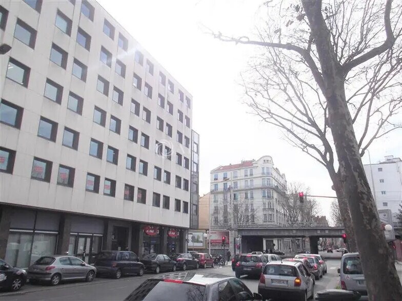 Bureau dans Lyon à louer - Photo du bâtiment - Image 2 de 3