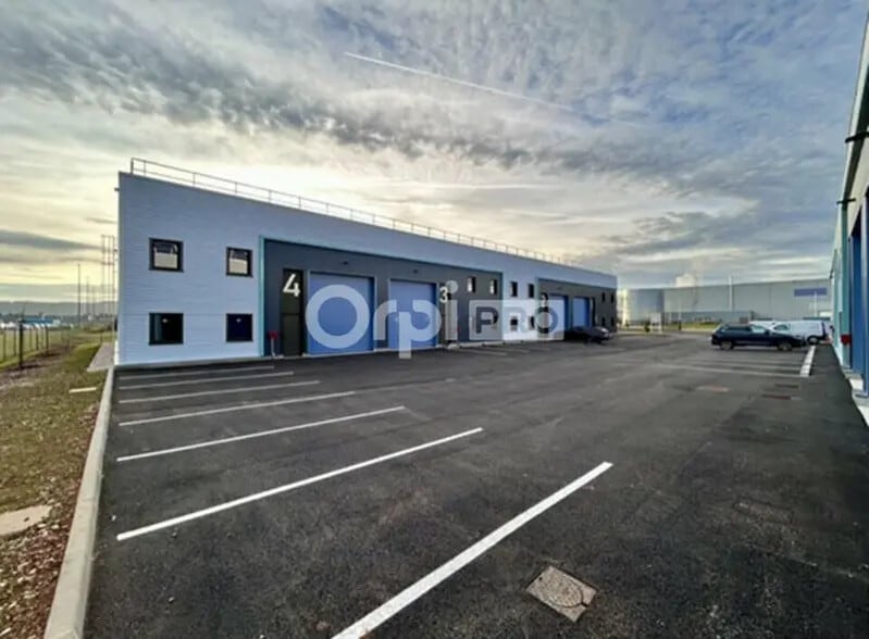 Flex in Saint-Vulbas for sale - Building Photo - Image 3 of 10