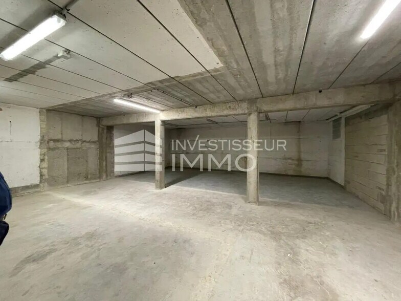 Retail in Melun for lease - Interior Photo - Image 3 of 6