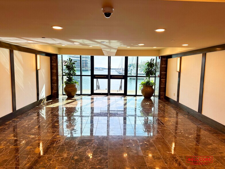 25 W Cedar St, Pensacola, FL à vendre - Photo intérieure - Image 2 de 9